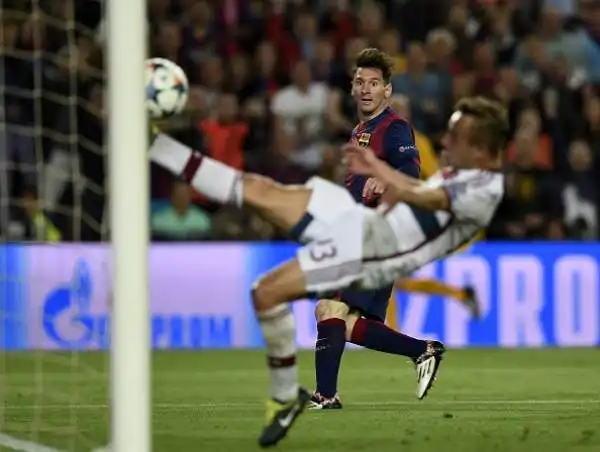 Messi decisivo nel 3-0 del Barcellona al Bayern: due gol e un assist. Geniale soprattutto il colpo sotto di destro a Neuer, dopo aver messo a sedere Boateng, che è valso il raddoppio.