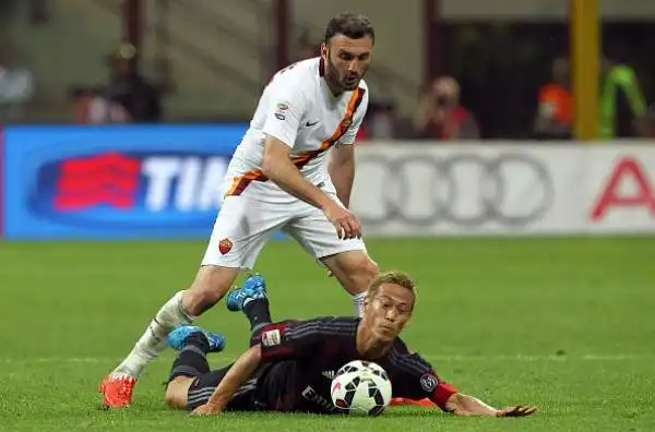 Destro stende la Roma. Il Milan vince 2-1 il secondo anticipo della trentacinquesima giornata.