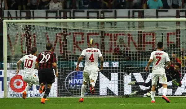 Destro stende la Roma. Il Milan vince 2-1 il secondo anticipo della trentacinquesima giornata.