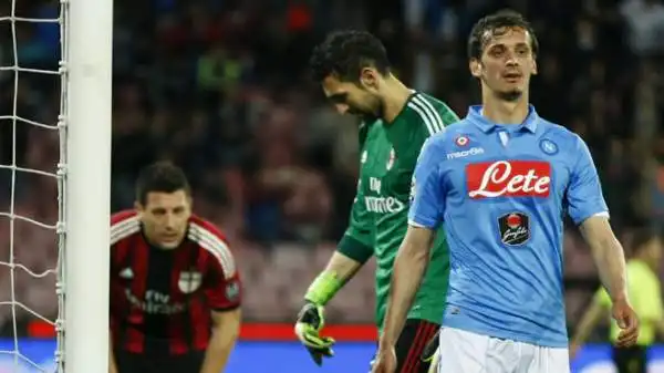 Gabbiadini 6,5. Benitez lo butta nella mischia per aggiungere peso in attacco e non viene deluso: velo per il gol di Higuain e gol del 3-0.