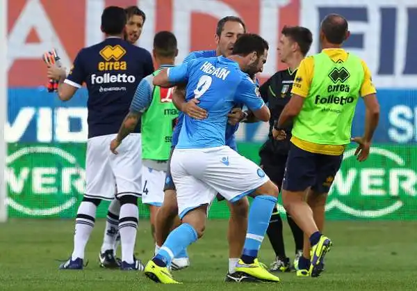 Parma-Napoli 2-2. Higuain 5,5. Entra e dà tutta un'altra dimensione all'attacco del Napoli, pur segna segnare. Da censurare però il post partita.