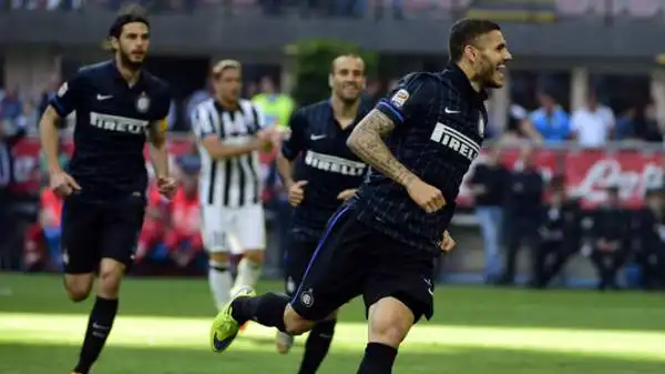 Inter-Juventus 1-2. Icardi 6. Sì, segna, quasi fortuitamente, ma per il resto è poca roba. Anzi, si divora un gol.