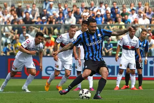 Pinilla sblocca il risultato su rigore ma Pavoletti pareggia i conti. Nella ripresa il Grifone porta a casa la vittoria: Bertolacci con un bellissimo gol e Falque con una doppietta firmano il poker.