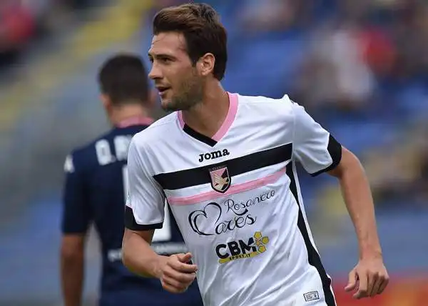 I rossoblù vanno subito sotto col Palermo (gol di Vazquez) e non riescono a reagire. Alla fine l'1-0 li condanna alla retrocessione matematica con due giornate d'anticipo.