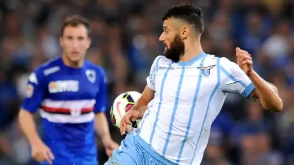 Sampdoria-Lazio 0-1. Candreva 7. Non si risparmia mai. Crea palle gol a ripetizione sia in contropiede - velocissimo - che quando la Lazio macina gioco.