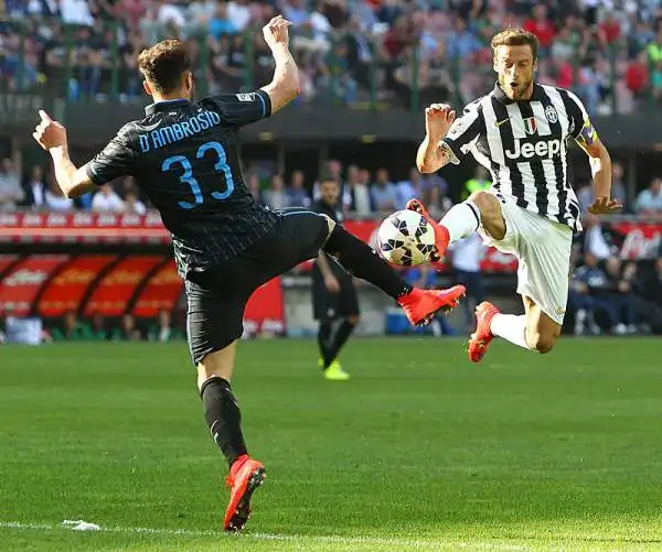 Brutta sconfitta per l'Inter che non approfitta delle assenze della Juventus e perde 2-1: decisiva una papera di Handanovic in occasione del gol decisivo di Morata.