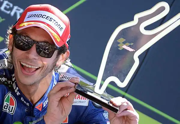 Seconda vittoria consecutiva per Lorenzo a Le Mans, alle sue spalle Valentino Rossi sempre più leader del mondiale davanti ala Ducati di Dovizioso che lo segue anche nel mondiale.