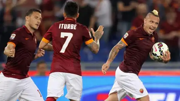 Roma-Udinese 2-1. Nainggolan 7. Segna con rabbia il gol del pareggio giallorosso, poi fa partire l'azione del 2-1. Fondamentale.