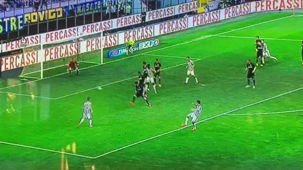Il portiere dell'Inter ha regalato il gol del 2-1 alla Juventus.