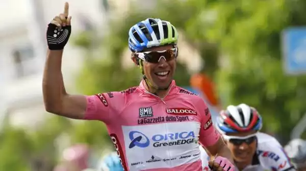 Per la cronaca ad aggiudicarsi la vittoria di tappa è stato Michael Matthews, già maglia rosa al termine della seconda tappa, la Albenga-Genova.
