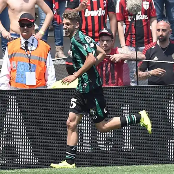 Il Sassuolo piega i rossoneri al Mapei Stadium grazie alla tripletta di un incontenibile Domenico Berardi che si conferma bestia nera del Milan. Per i rossoneri in gol Bonaventura e Alex.