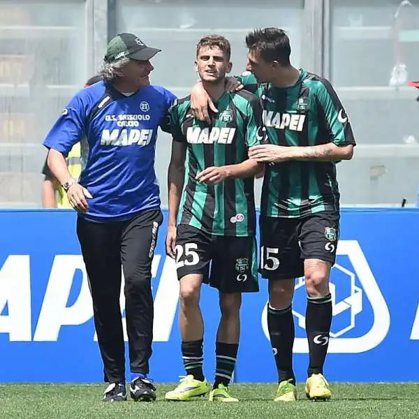 Il Sassuolo piega i rossoneri al Mapei Stadium grazie alla tripletta di un incontenibile Domenico Berardi che si conferma bestia nera del Milan. Per i rossoneri in gol Bonaventura e Alex.