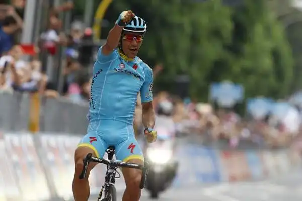 Il gregario dell'Astana, al quarto successo della carriera, ha ripreso il fuggitivo Jelte Slagter a otto chilometri dal traguardo.