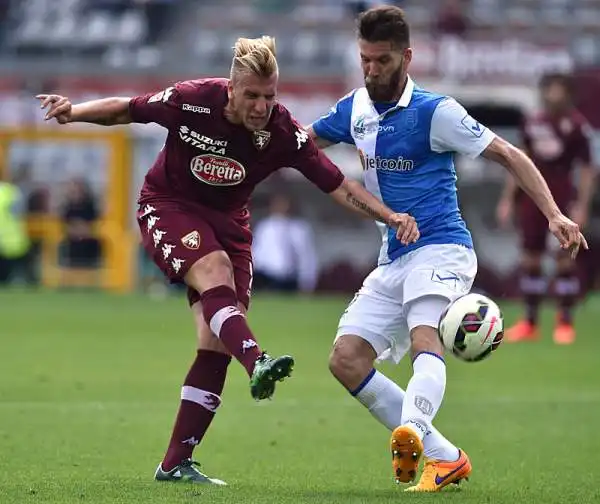 All'Olimpico di Torino doppietta da ex per Maxi Lopez, che approfitta di un Chievo già in vacanza per tenere virtualmente il Toro in corsa per l'Europa.