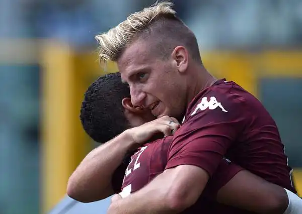 All'Olimpico di Torino doppietta da ex per Maxi Lopez, che approfitta di un Chievo già in vacanza per tenere virtualmente il Toro in corsa per l'Europa.