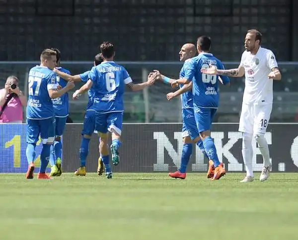 Partita ininfluente per la classifica al Bentegodi: Saponara porta in vantaggio gli ospiti ma Moras e Sala ribaltano il risultato regalando la vittoria alla squadra di Mandorlini.