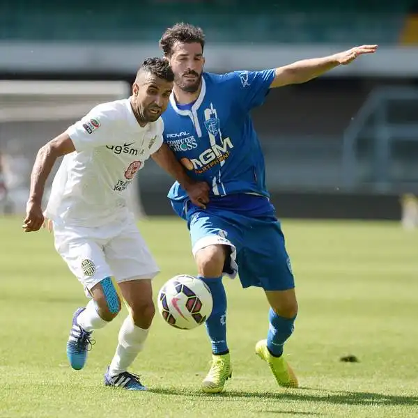 Partita ininfluente per la classifica al Bentegodi: Saponara porta in vantaggio gli ospiti ma Moras e Sala ribaltano il risultato regalando la vittoria alla squadra di Mandorlini.