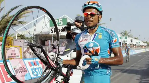Alla 9a tappa del Giro 2007 il francese Yohann Gene cade allo sprint e taglia il traguardo a piedi. Nel 2004 lo fece anche Andrea Tonti della Saeco.