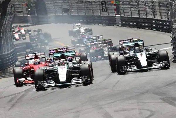 La Mercedes affossa Lewis, Vettel 2°. Colpo di scena a Montecarlo: dopo una gara dominata, un pit stop nel momento sbagliato rovina la gara di Hamilton. Vince Rosberg.