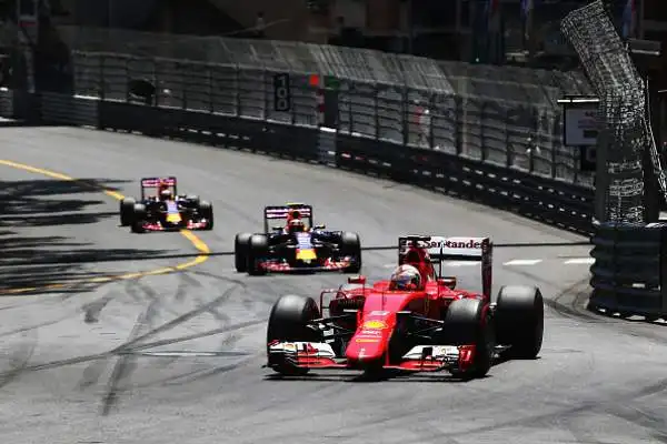 La Mercedes affossa Lewis, Vettel 2°. Colpo di scena a Montecarlo: dopo una gara dominata, un pit stop nel momento sbagliato rovina la gara di Hamilton. Vince Rosberg.