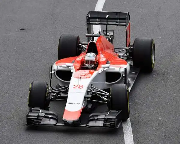 Hamilton, dopo aver dominato le prime libere, conquista il primato anche nella seconda sessione, alle sue spalle terminano il compagno di scuderia Rosberg e la Ferrari di Vettel.