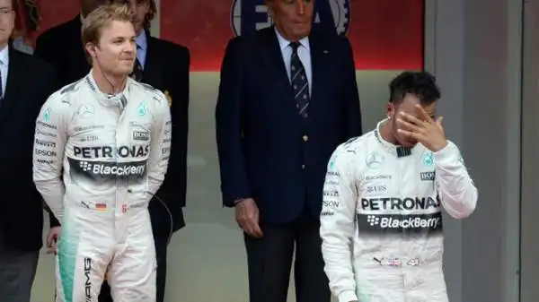 Hamilton, furioso, sul podio non ha festeggiato.