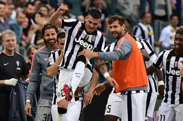 Juve, che festa: schiantato il Napoli.I bianconeri non si fermano, 3-1 agli azzurri con le reti delle riserve Pereyra, Sturaro e Pepe.