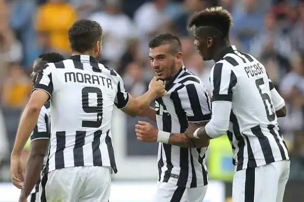 Juve, che festa: schiantato il Napoli.I bianconeri non si fermano, 3-1 agli azzurri con le reti delle riserve Pereyra, Sturaro e Pepe.