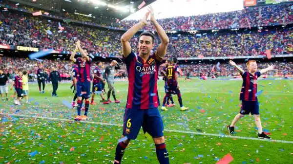 Gigantografia, lacrime, applausi, cori: il Camp Nou saluta per l'ultima volta uno dei più grandi campioni della storia del Barcellona.
