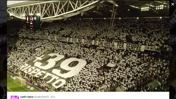 Vi campeggia un 39 gigante e la scritta Rispetto, con i caratteri bianchi e lo sfondo nero. E un tributo dei tifosi della Vecchia Signora alle 39 vittime della strage dello stadio Heysel.