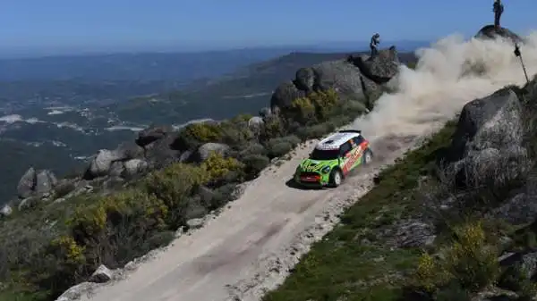 Latvala trionfa in Portogallo. Il pilota finlandese precede il campione del mondo Ogier e Mikkelsen.