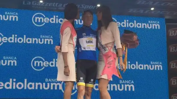 Bis Landa, Contador strapazza Aru. Dopo il successo a Madonna di Campiglio, il corridore della Astana ha vinto anche all'Aprica. La maglia rosa consolida la sua leadership.