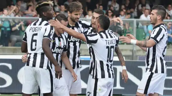 Verona-Juventus 2-2. Tevez 5. Sbaglia un rigore e si vede molto poco.