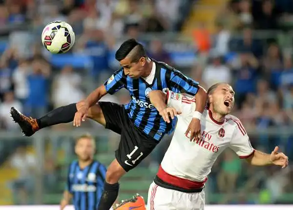 Addio con vittoria per Filippo Inzaghi. A Bergamo i rossoneri superano i nerazzurri in rimonta e chiudono il campionato a quota 52 punti grazie ad un gol di Pazzini e a una doppietta di Bonaventura.