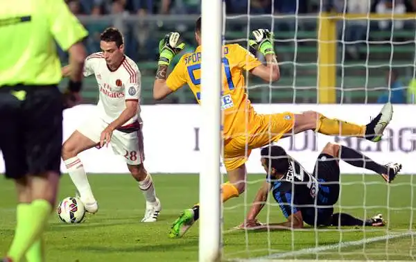 Addio con vittoria per Filippo Inzaghi. A Bergamo i rossoneri superano i nerazzurri in rimonta e chiudono il campionato a quota 52 punti grazie ad un gol di Pazzini e a una doppietta di Bonaventura.