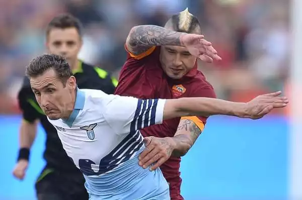 Lazio-Roma 1-2. Klose 6,5. Nel primo tempo sbaglia un gol da fare. Ma la lucidità mostrata nel confezionare l'assist per il compagno-rivale Djordjevic è da mettere nella carta d'identità del campione.