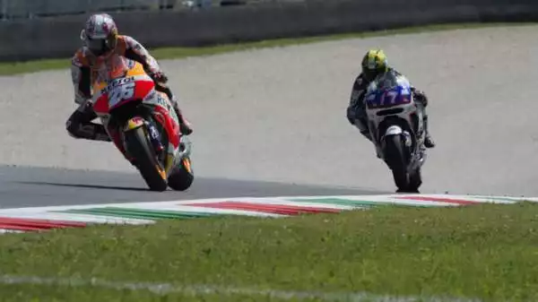 Prima pole di Iannone. Per il centauro della Ducati, imprendibile al Mugello, è la prima in MotoGP. 2° Lorenzo, 3° Dovizioso. Rossi arranca, è ottavo. Catastrofe Marquez.