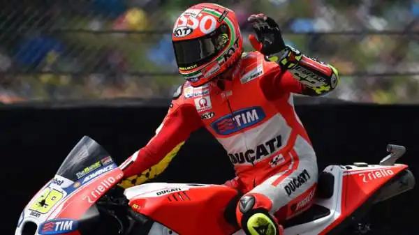 La Ducati è padrona a casa propria. La scuderia di Borgo Panigale può festeggiare: al Mugello, al GP dItalia, Andrea Iannone ha conquistato con i denti la sua prima pole position in MotoGP.