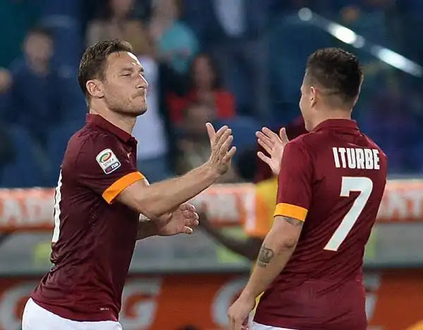 Roma-Palermo 1-2. Iturbe 5. L'uomo derby era attesissimo, ma in venti minuti non combina nulla e si fa anche ammonire per un fallo evitabile su Maresca. Da rivedere l'anno prossimo.