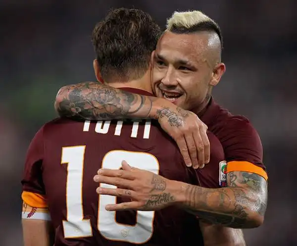 Nel primo tempo Spolli regala un rigore che Vazquez trasforma per il vantaggio rosanero. Nella ripresa Totti pareggia i conti con un tocco morbido ma nel finale Belotti segna il definitivo 2-1.