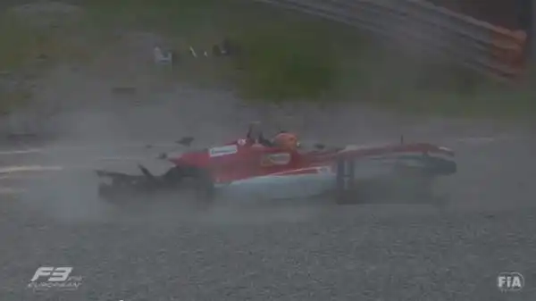 Lance Stroll, pilota del Ferrari Driver Academy, è stato coinvolto in un terribile incidente durante la gara del campionato europeo di Formula 3 svoltasi a Monza.