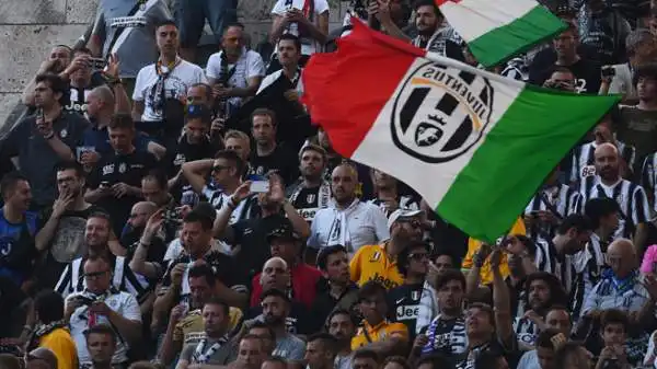Sia i tifosi bianconeri che quelli blaugrana hanno dato spettacolo all'Olympiastadion in occasione della finale di Champions League tra Juventus e Barcellona.