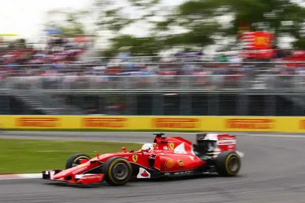 Hamilton domina, rimpianti Ferrari. Il britannico conquista il Gran Premio del Canada davanti a Rosberg. Terzo Bottas davanti alle Rosse: Raikkonen perde il podio per un testacoda, Vettel quinto.