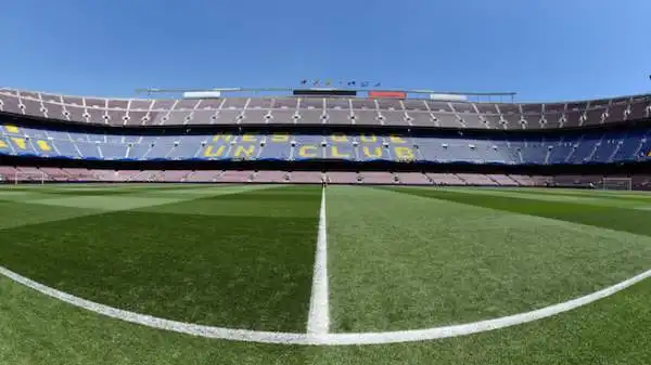 Il Barcellona gioca le proprie partite casalinghe al Camp Nou, impianto inaugurato nel 1957 e che può contenere 99,354 spettatori.