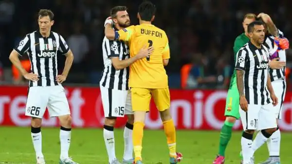 Dopo aver accarezzato il sogno di vincere la Champions, a Berlino è arrivata la grande delusione: a trionfare è stato il Barcellona. E i giocatori della Juventus hanno ceduto alla commozione.