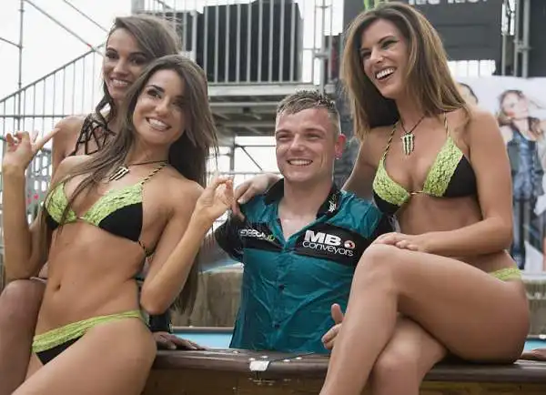 Alcune foto delle bellissime ragazze che hanno impreziosito il week end durante l'ultima tappa del mondiale MotoGP nel circuito catalano di Barcellona.