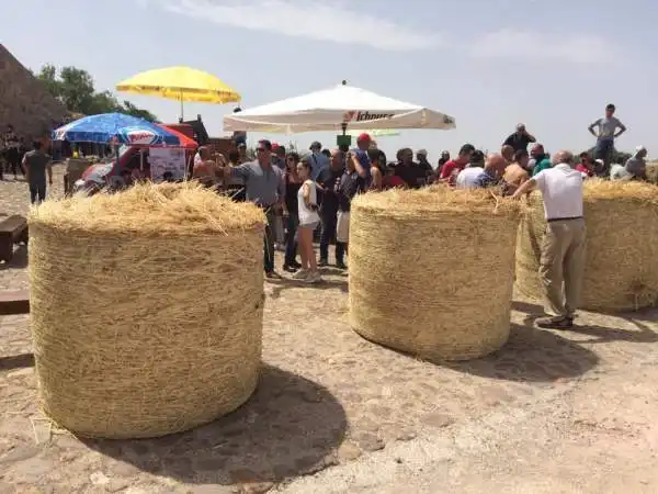 La tappa italiana del Mondiale Rally richiama ad Alghero e dintorni un grande numero di appassionati, che possono ammirare bolidi che sfrecciano a pochi passi.