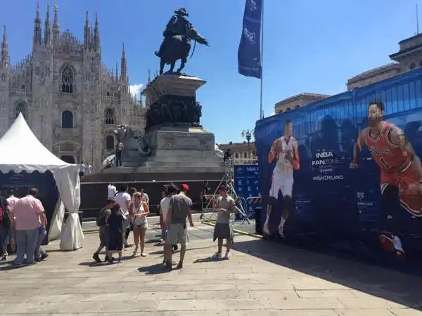 Il 20 e 21 giugno la Nba è tornata a Milano, in piazza del Duomo, con attività interattive legate alla pallacanestro per i fan di tutte le età. Presente anche la leggenda Horace Grant.