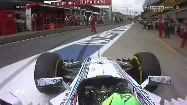 Fortunatamente Massa ha preso la corsia dei box con grande attenzione.