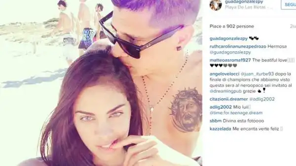 Come il collega Nainggolan, Iturbe vola a Ibiza. Su Instagram, la compagna Guada Gonzalez ha postato una foto al mare.